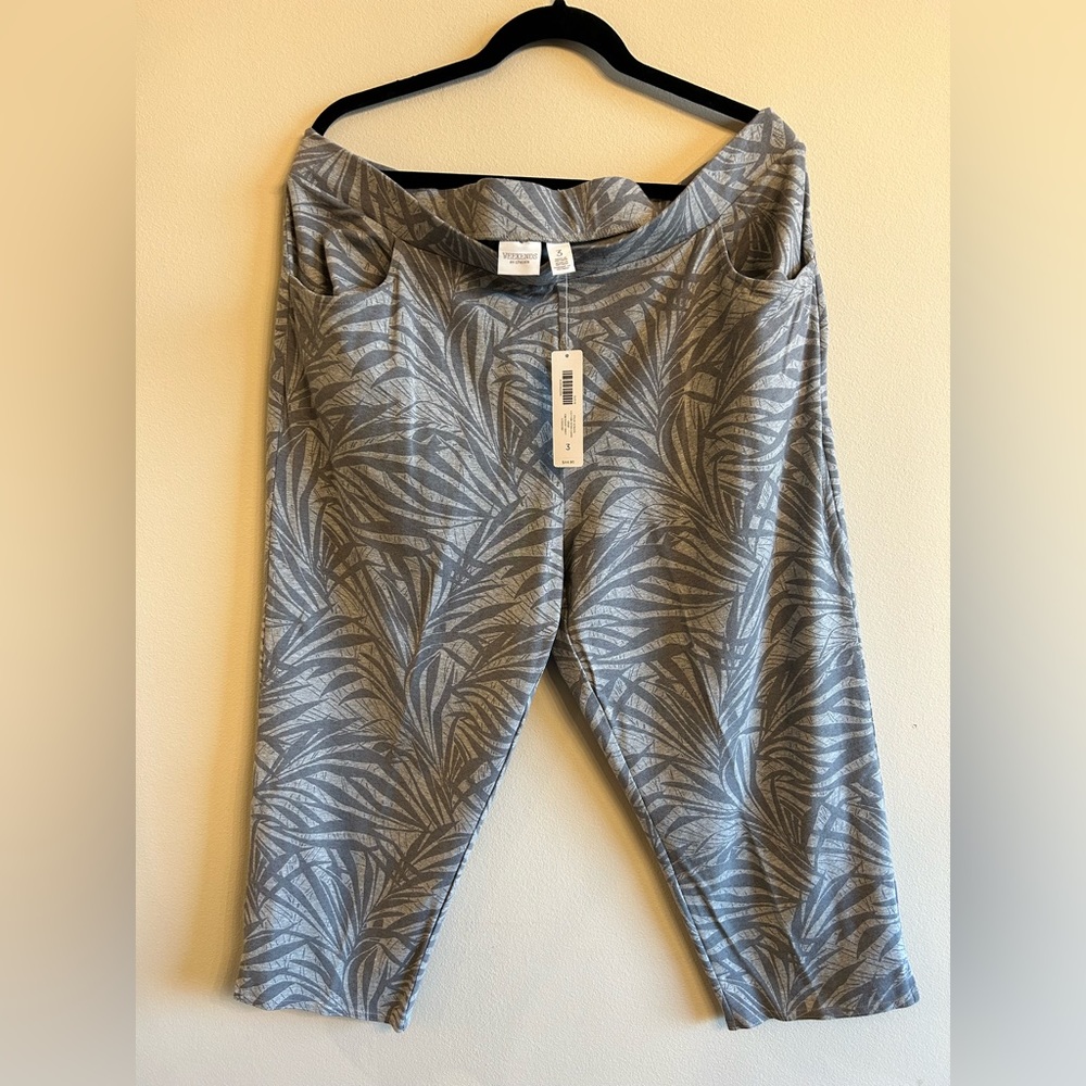 Chico’s Gray Palm Patterned Capris